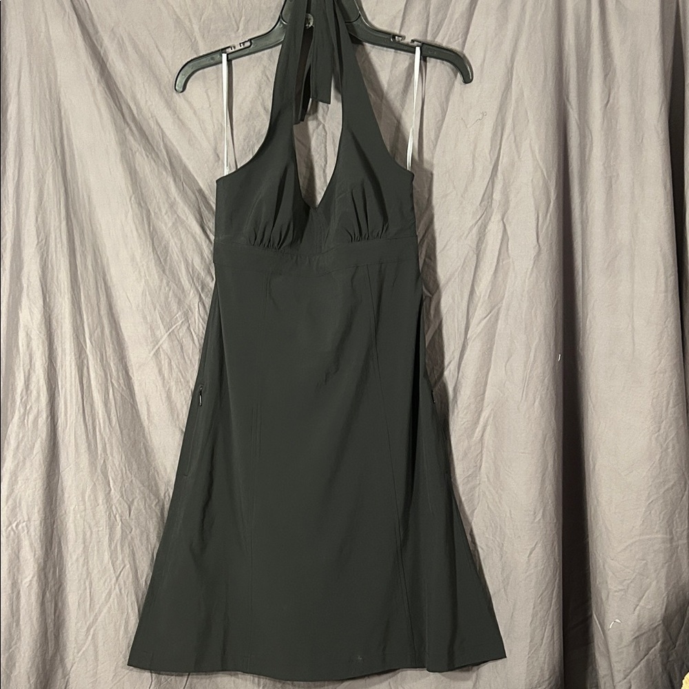 Athleta Backless Halter Dress in Black has Pockets Size 4